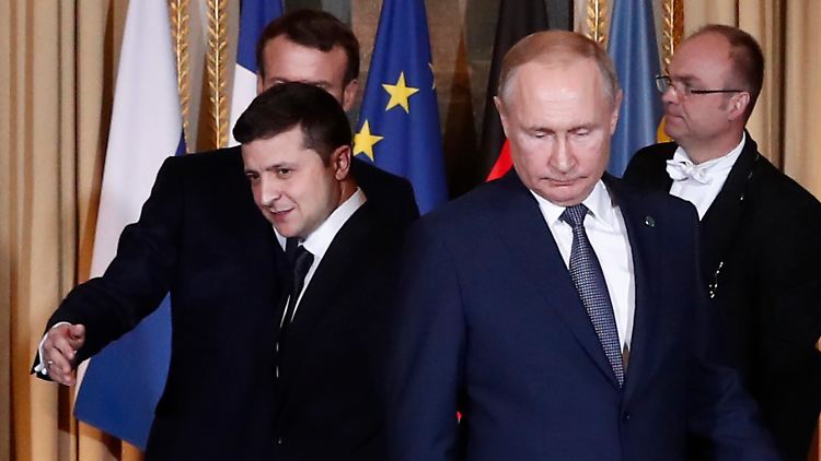2019 haben sich Wolodymyr Selenskyj (l.) und Wladimir Putin in Paris das erste Mal zu persönlichen Verhandlungen getroffen. Damals ging es darum, ein Ende der Kämpfe in der Ostukraine zu erreichen.
