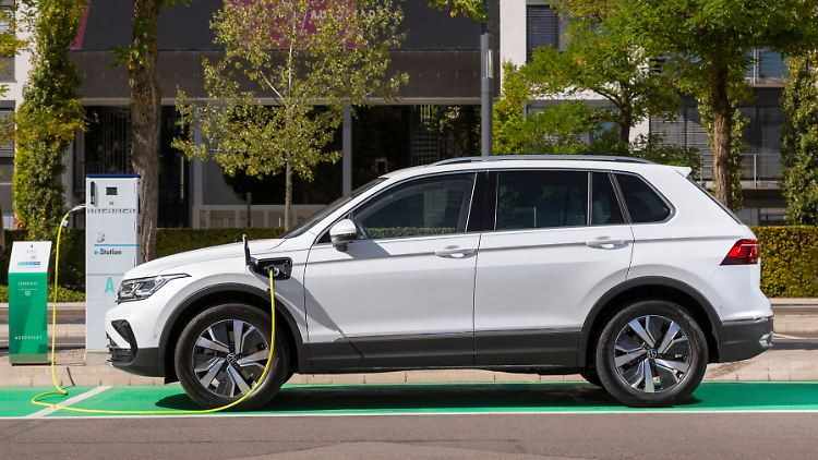 Der Stopp gilt für alle teilelektrifizierten Modelle, auch für den Tiguan.