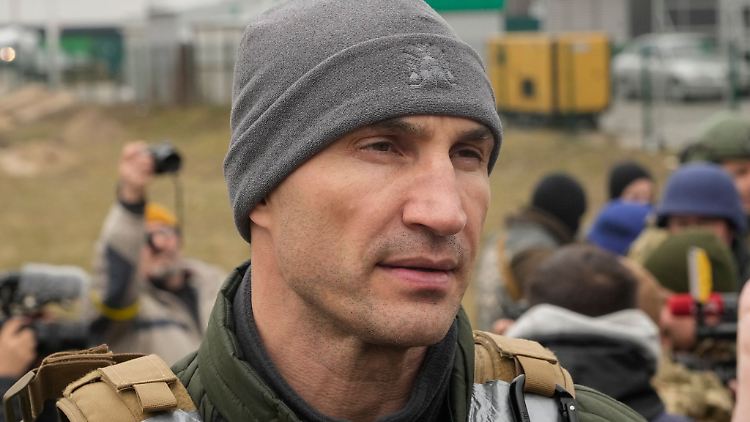 Ex-Box-Weltmeister Wladimir Klitschko ist in Kiew und verteidigt sein Land.