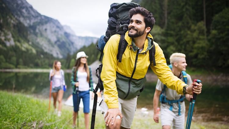 Wanderkleidung: Die Outdoor-Mode sollte bequem, funktional und atmungsaktiv sein.