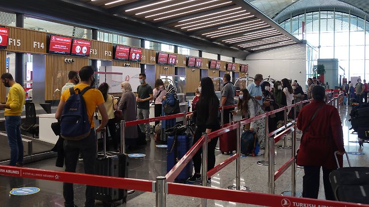 Die Fluglinie Turkish Airlines hat an den Flughäfen in Istanbul 205 Verbindungen gestrichen.
