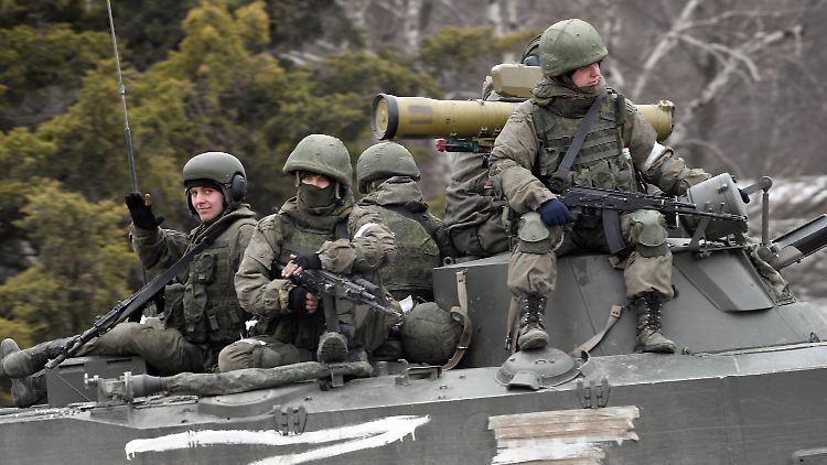 Unter den Männern, die für Russland in den Krieg ziehen, sind auch Wehrpflichtige.