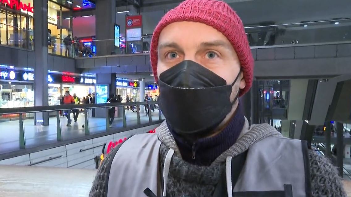 Helfer_Hauptbahnhof.JPG