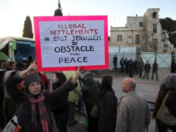 Israelische Demonstranten protestieren gegen die Siedlungspolitik ihres Landes.