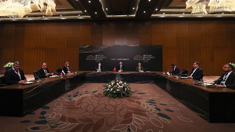 In Antalya sprechen derzeit die Außenminister Russlands und der Ukraine.