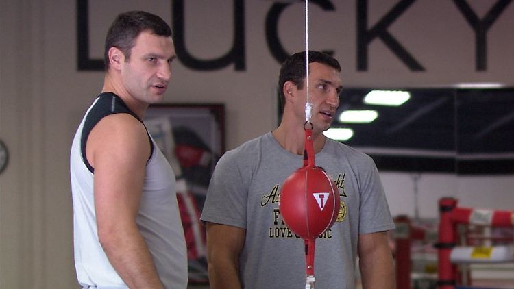 Zwei Brüder, die zusammenhalten - Szene aus der Dokumentation "Klitschko".