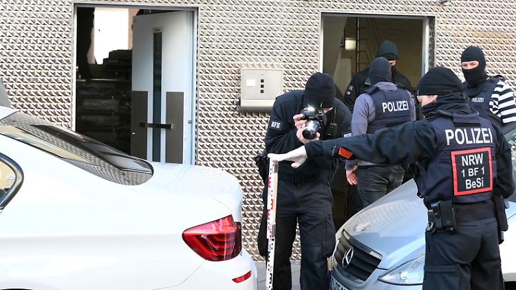 Mit rund 150 Einsatzkräften war die Polizei am Morgen vor Ort. 
