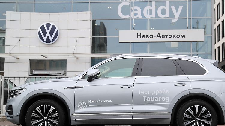 Könnte auch dieses VW-Autohaus bald in russischen Staatsbesitz übergehen? Der ehemalige russische Präsident Medwedew droht zumindest eine "Nationalisierung des Besitzes" westlicher Unternehmen an.