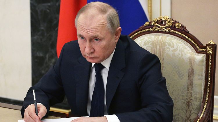 Von den Sanktionen des Westens zeigt sich Putin weiterhin wenig beeindruckt.