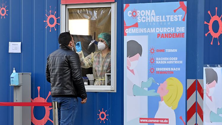 Zuletzt meldete das RKI einen Tageshöchstwert von 262.752 Neuinfektionen.