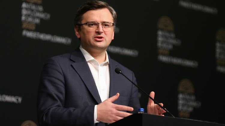 "Ich finde es nicht fair, dass Deutschland eine großangelegte Verteidigungszusammenarbeit mit Russland hatte über die vergangenen Jahre", sagt Dmytro Kuleba.