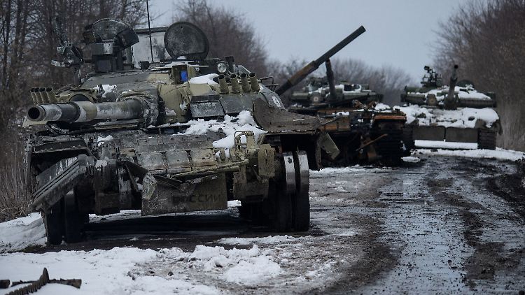 Zerstörte russische Kampfpanzer bei Sumy.