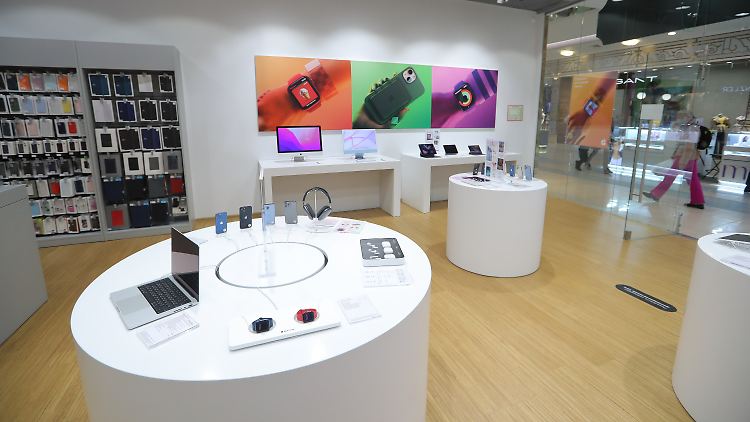 Unter anderem Apple hat die Verkäufe seiner Produkte in Russland ausgesetzt.