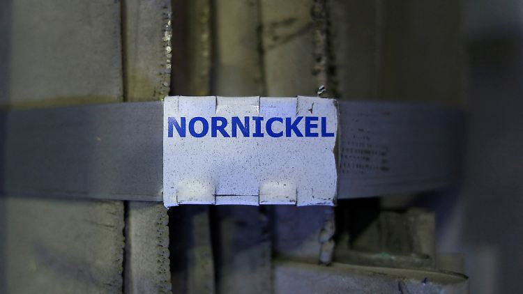 Die russische Firma Nornickel exportiert weltweit am meisten Nickel. Bereits vor der russischen Invasion in die Ukraine herrschten Engpässe, jetzt kommen noch Spekulationen auf einen Ausfall russischer Lieferungen hinzu.