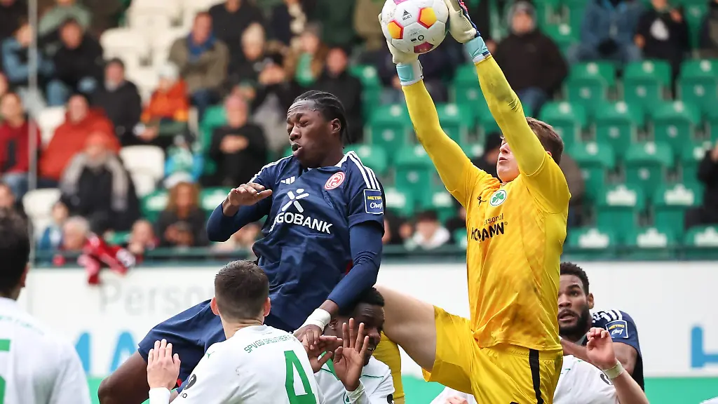 Aus-Duesseldorf-kommt-King-Samuel-Manu-m-nach-Rostock