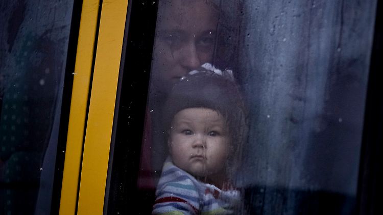 Auch im Krieg tragen ukrainische Frauen Kinder für Paare aus, die auf normalem Wege kein Baby bekommen können.
