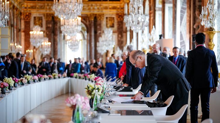 EU-Gipfel in Versailles mit Bundeskanzler Olaf Scholz