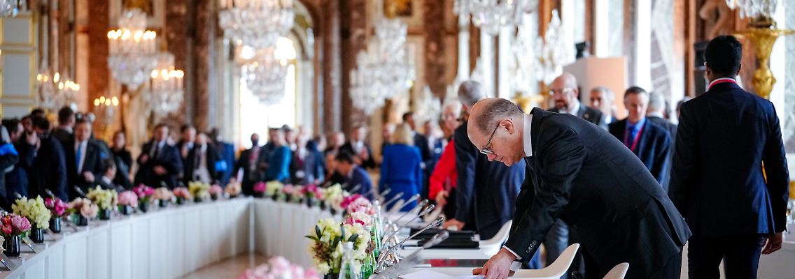 EU-Gipfel in Versailles mit Bundeskanzler Olaf Scholz