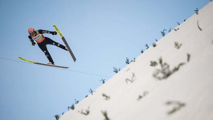 Karl Geiger muss die Medaille schon abhaken.