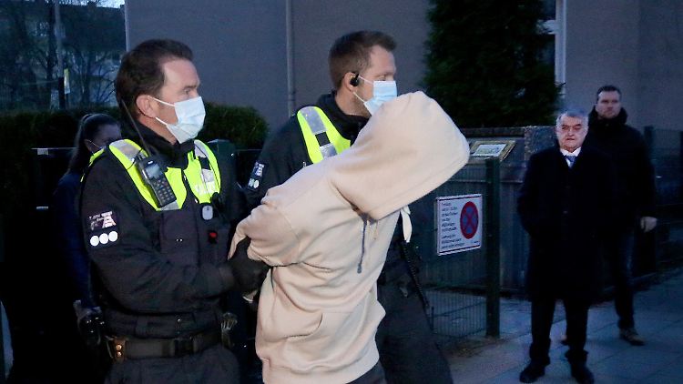 NRW-Innenminister Reul spricht von einem "perfiden" Vorgehen der mutmaßlichen Täter.