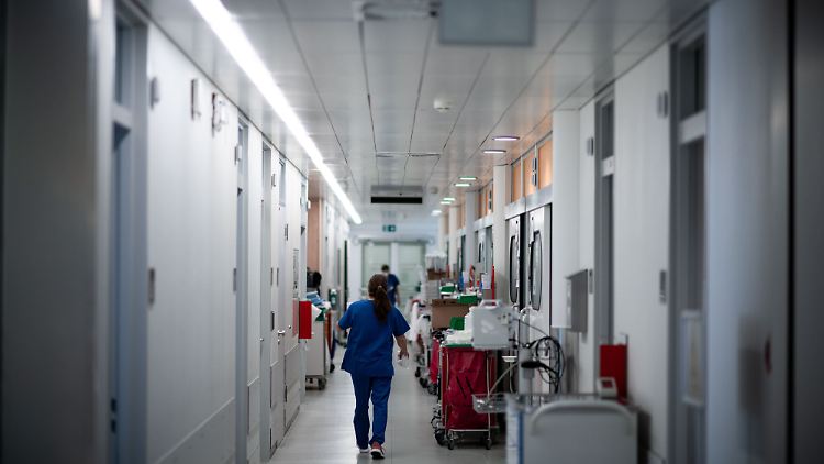 "In einigen Bundesländern müssen bereits Reservekliniken genutzt werden", berichtet DKG-Chef Gaß.