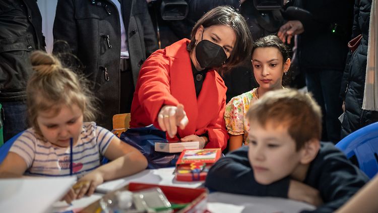 Annalena Baerbock besuchte eine Aufnahmeeinrichtung für Flüchtlinge in Moldawien. 