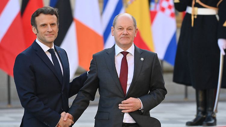 Das Dreiergespräch sei Teil der internationalen Bemühungen, den Krieg in der Ukraine zu beenden, teilte die Regierung mit.