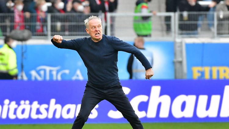 Im Partymodus: Christian Streich.