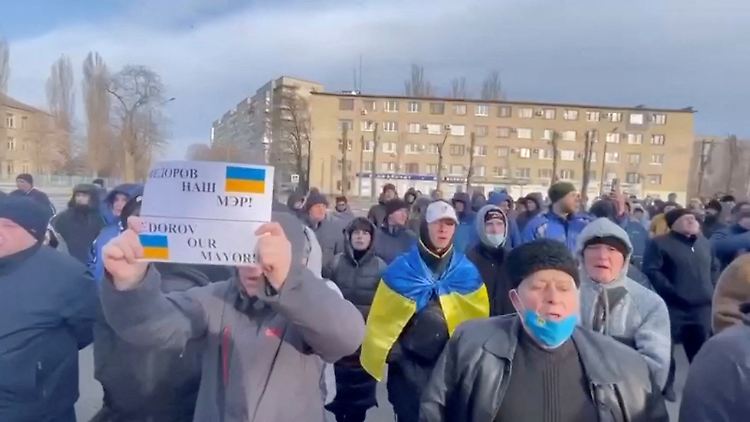 Nach der Entführung des Bürgermeisters von Melitopol demonstrierten viele Einwohner der Stadt. 