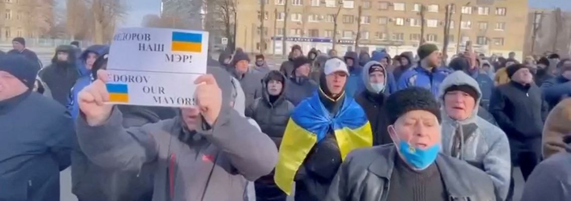2022-03-12T131259Z_1101521437_RC201T9BLWSC_RTRMADP_3_UKRAINE-CRISIS-MAYOR-PROTEST-UGC.JPG