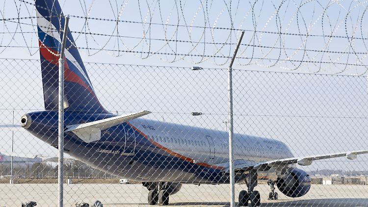 Ein Aeroflot-Flieger am Flughafen von Genf. Die Sanktionen stellen die russische Luftfahrt vor erhebliche Probleme.