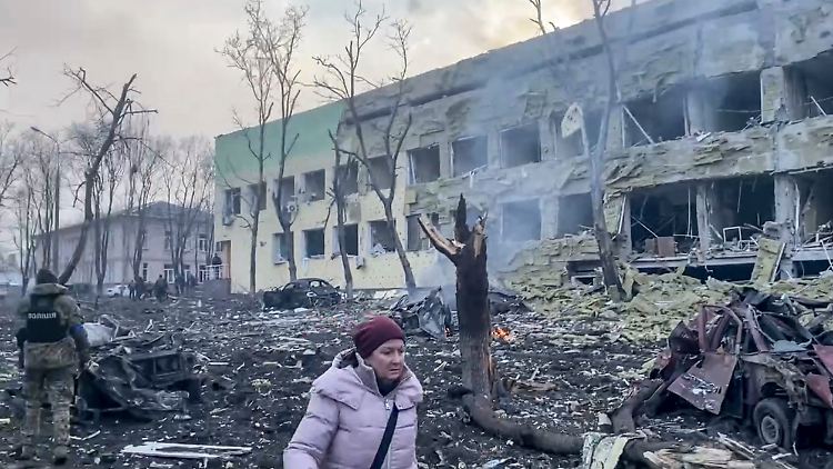 Der Krieg in der Ukraine steht kurz vor seiner vierten Woche. Verhandlungen über einen Waffenstillstand blieben bisher ergebnislos.