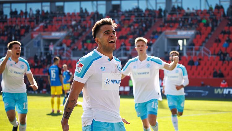 Schalkes Zalazar brachte die Knappen nach zähem ersten Durchgang den drei Punkten näher.