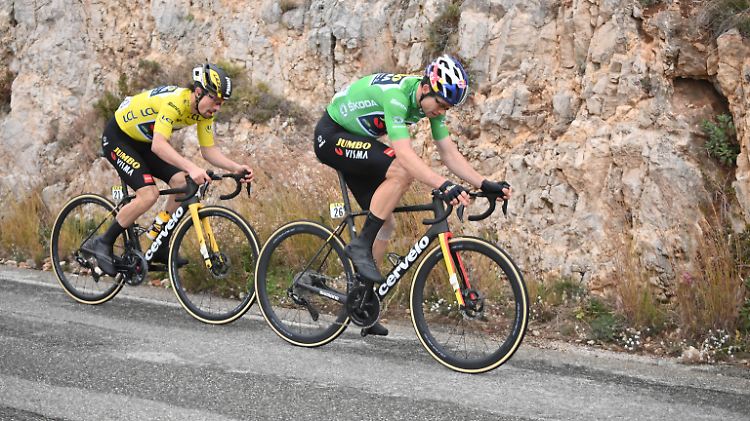 Wenn Roglic (l.) doch einmal schwächeln sollte, werfen sich Edelhefler wie van Aert (r.) für ihn in die Schlacht.