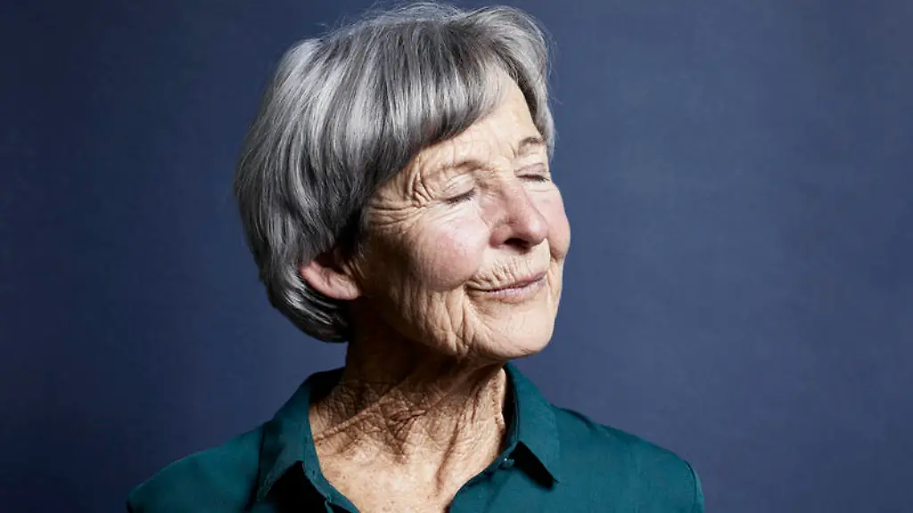 laechelnde-Oma-Falten