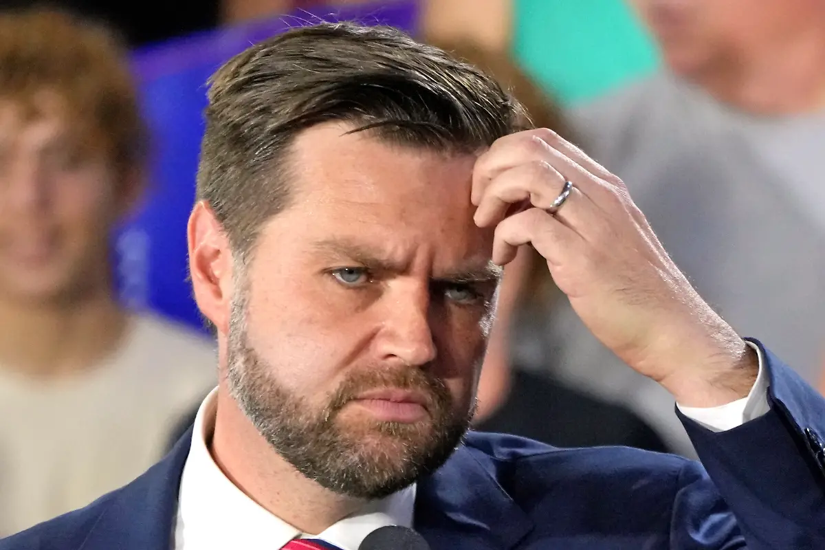 J-D-Vance-Buhrufe-Feuerwehr-Boston