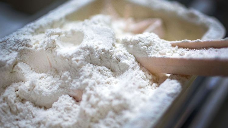 Weizenmehl an sich macht nicht dick, aber Menschen, die viel davon essen, "nehmen meist auch zu viel Zucker zu sich, essen weniger Gemüse und rauchen öfter", meint der Ernährungsexperte Kabisch.