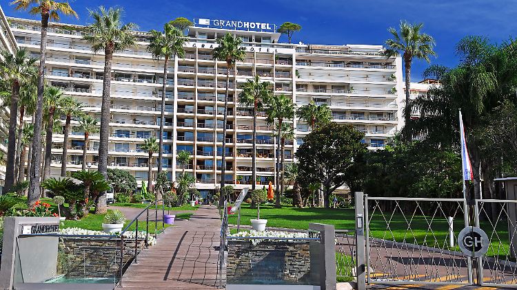 In solchen Luxushotels an der Côte d'Azur dürften demnächst öfter Zimmer frei bleiben. Viele Russen und Ukrainer stornieren angesichts des Krieges ihren Urlaub. 