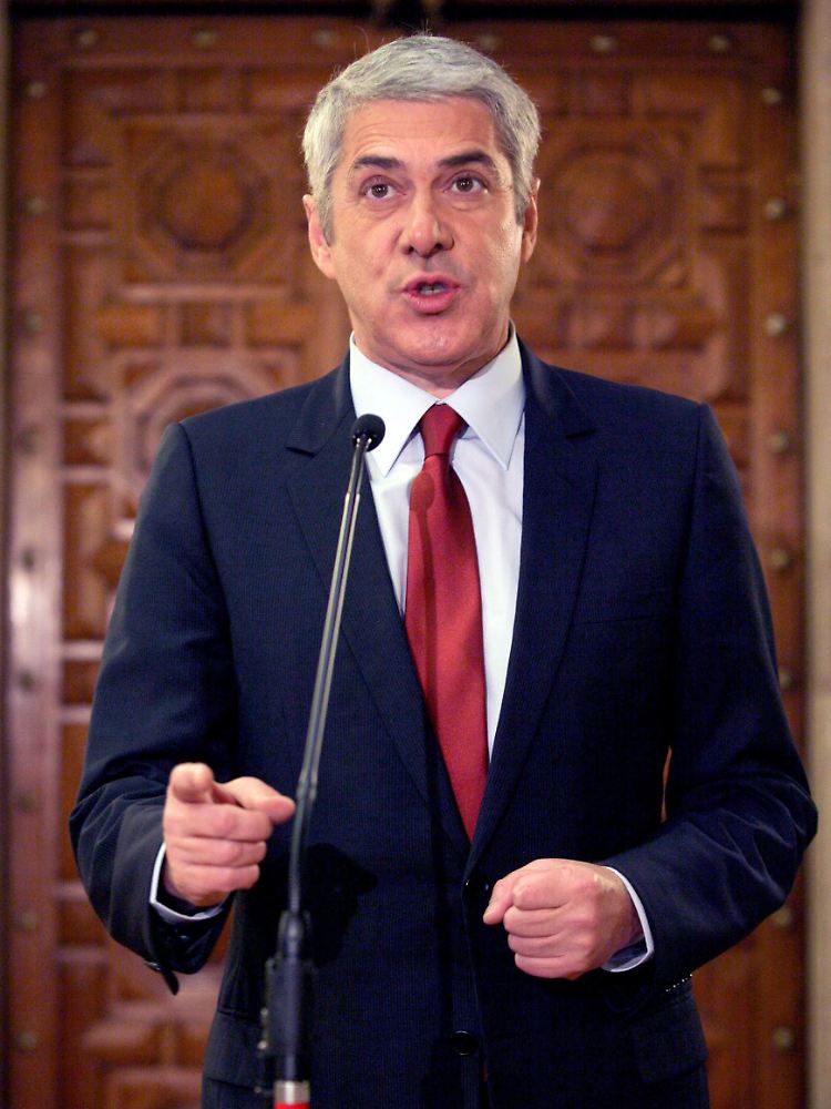 Für den Fall, dass die Anleiheauktion am Mittwoch floppt, braucht Jose Socrates einen Plan B.
