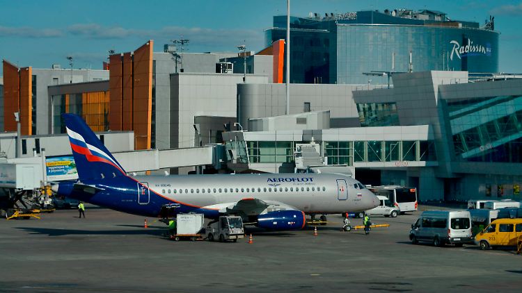 Nach Angaben des russischen Verkehrsministeriums betrieben russische Airlines am 11. März insgesamt 1367 Flugzeuge, von denen mit 739 mehr als die Hälfte im Ausland registriert waren.