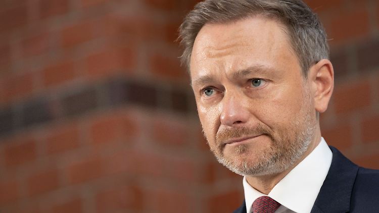 Ein befristetes Tempolimit lehnt Lindner ab, stattdessen soll Tanken billiger werden.