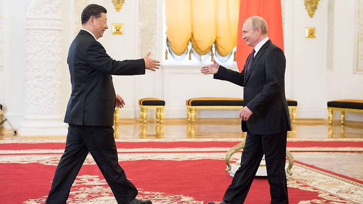 Der chinesische Präsident Xi Jinping muss eine Entscheidung treffen: Wird er Putin unterstützen oder nicht? 