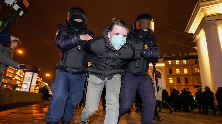 In Russland sind Proteste gegen den Krieg verboten.  