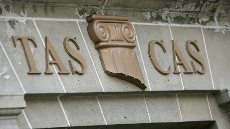 Schriftzug über dem Eingang des internationalen Sportgerichtshofes CAS in Lausanne.