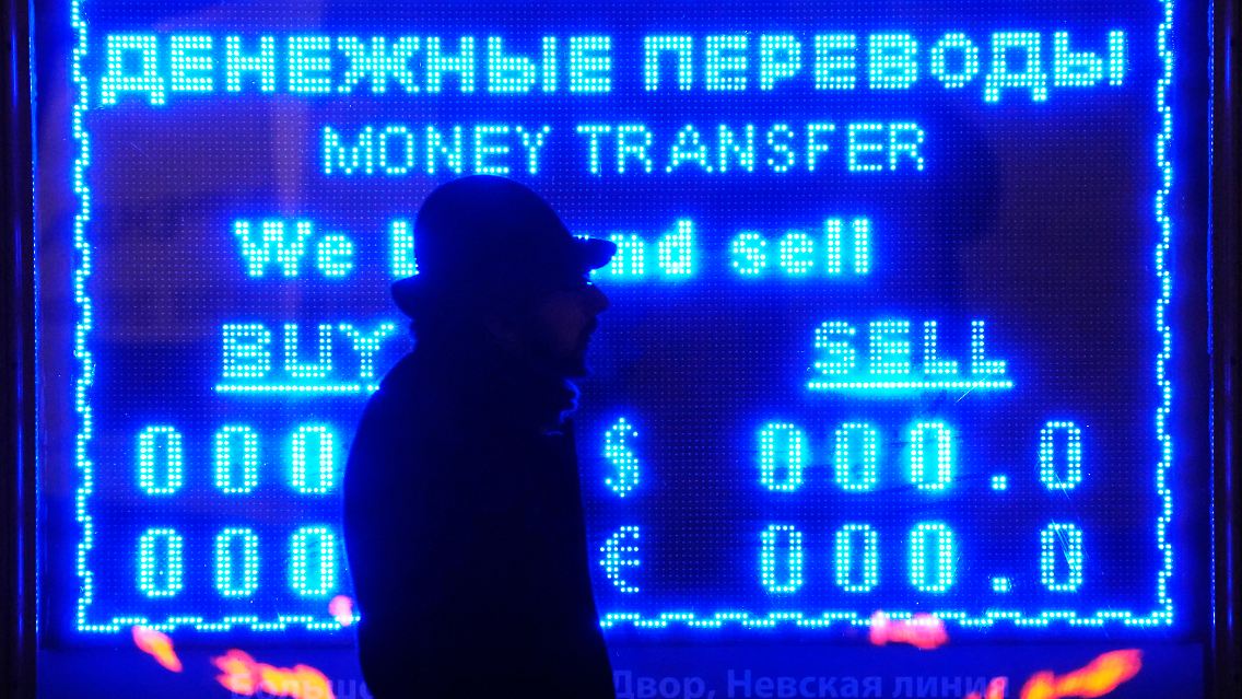 Diese Wechselstube in Sankt Petersburg hat den Handel mit US-Dollar und Euro eingestellt.
