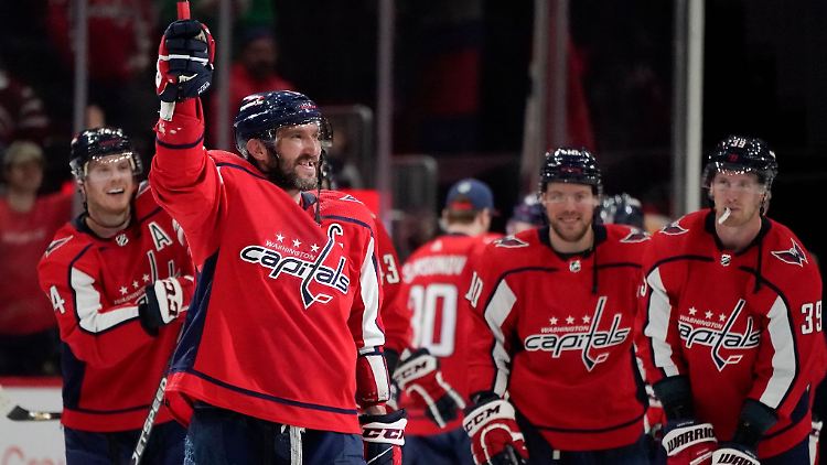 Alexander Owetschkin hat mit dem 767. Treffer den dritten Rang in der ewigen NHL-Torjägerliste übernommen.
