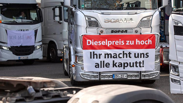 Bereits in den vergangenen Tagen hatten Lkw-Fahrer in NRW gegen die Dieselpreise protestiert.