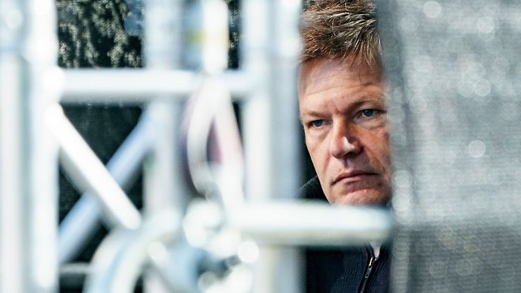 Viele Baustellen: Wirtschaftsminister Habeck beim Wahlkampfauftakt der Grünen in Schleswig-Holstein.