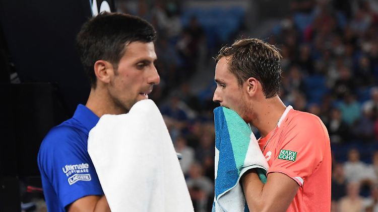 Djokvoic (l.) und Medwedew können nach aktuellem Stand der Dinge an den French Open teilnehmen.
