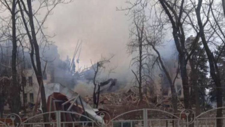 Auch der Eingang zum Schutzkeller ist laut Stadtverwaltung durch die Bomben zerstört worden.